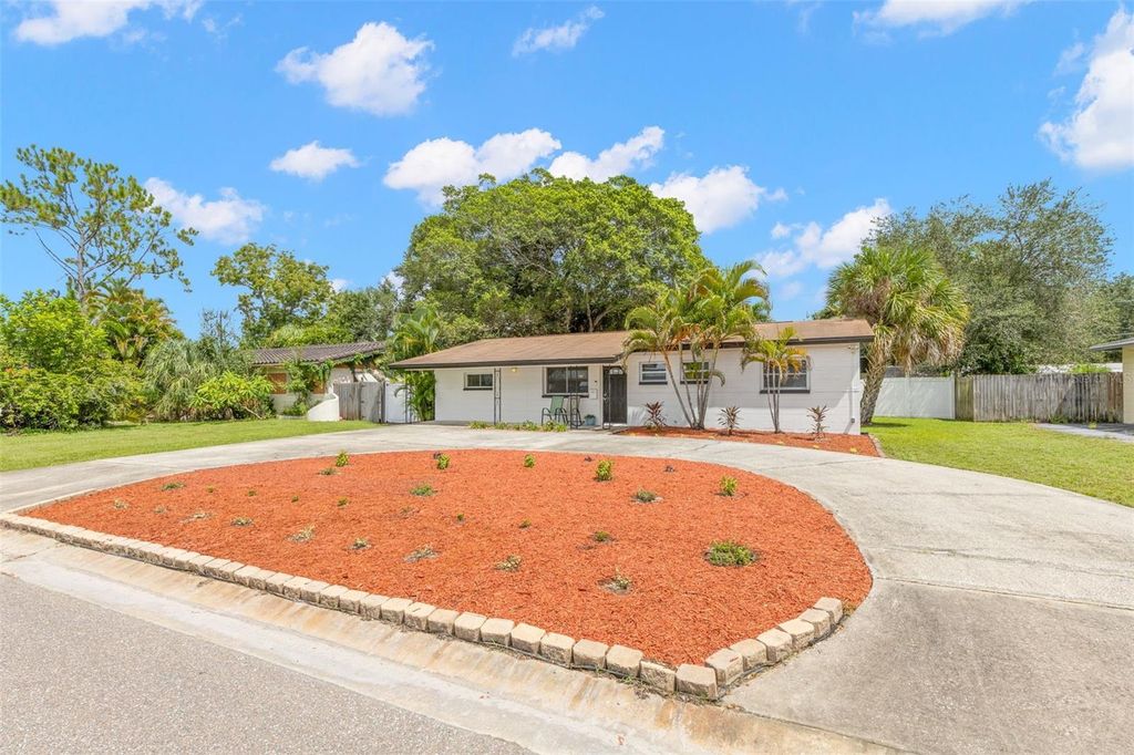 5601 BAY STREET NE, St Petersburg, FL 33703