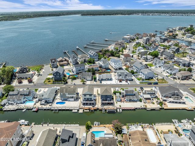 318 Silver Bay Road, Toms River, NJ 08753