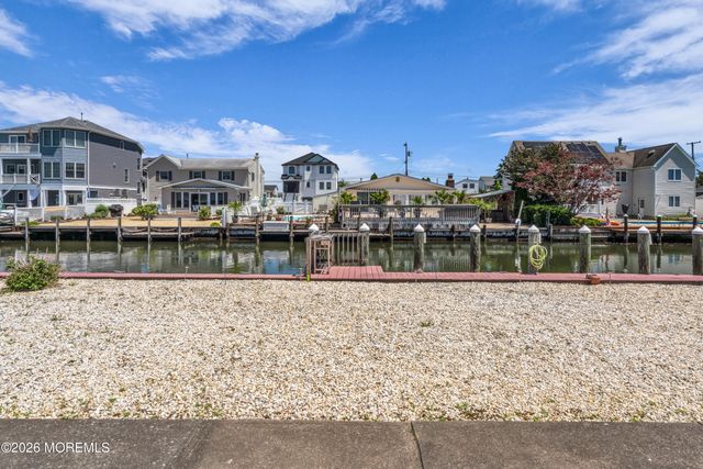 318 Silver Bay Road, Toms River, NJ 08753