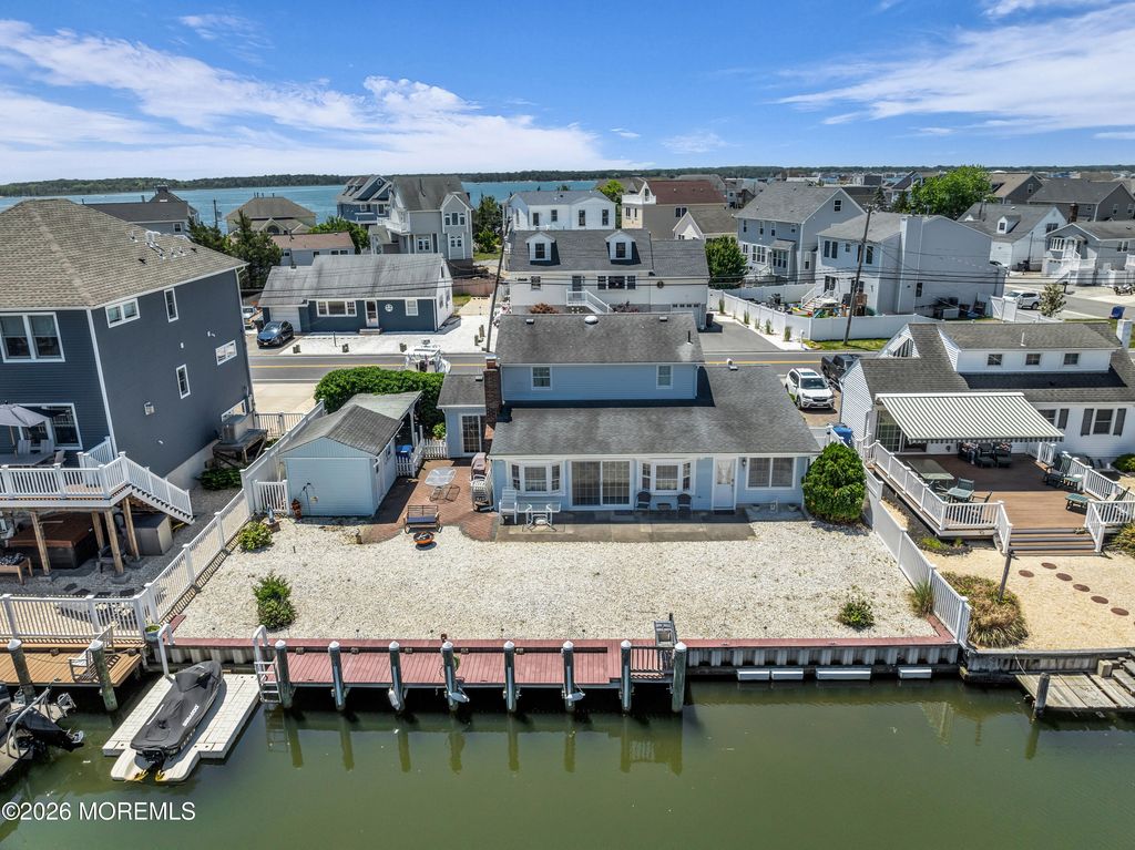 318 Silver Bay Road, Toms River, NJ 08753