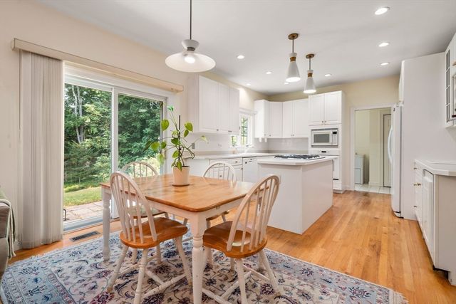 38 Upwey Rd, Wellesley, MA 02481
