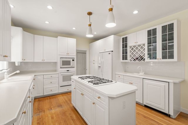 38 Upwey Rd, Wellesley, MA 02481