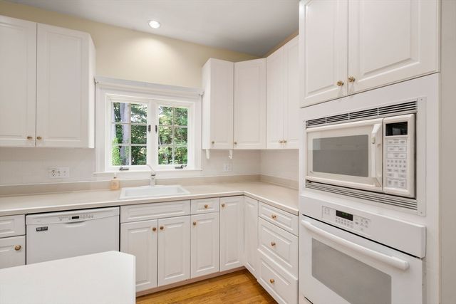 38 Upwey Rd, Wellesley, MA 02481