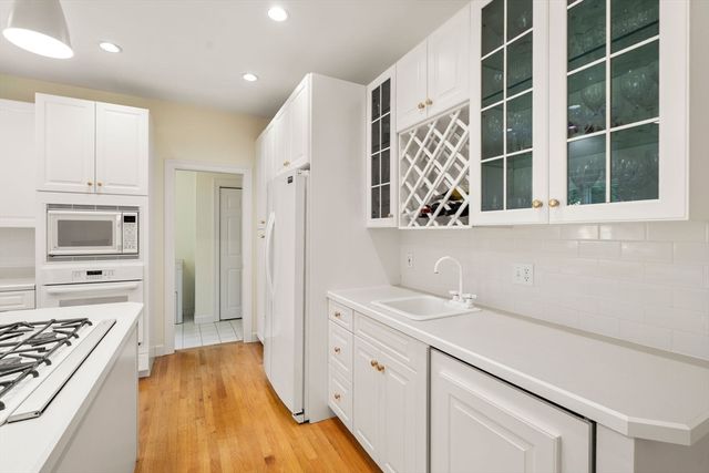 38 Upwey Rd, Wellesley, MA 02481