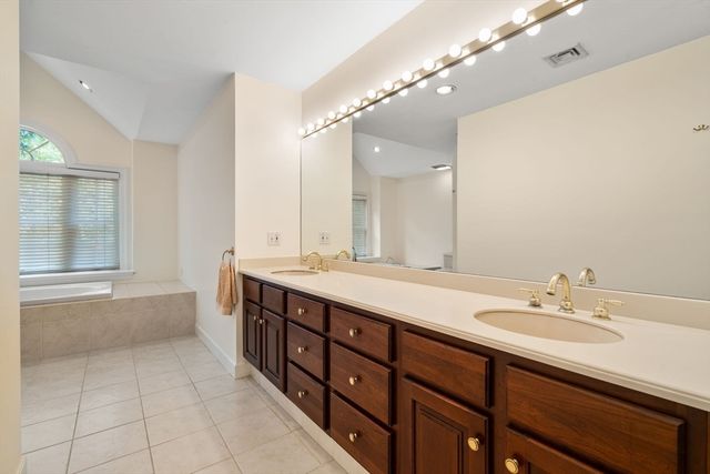 38 Upwey Rd, Wellesley, MA 02481