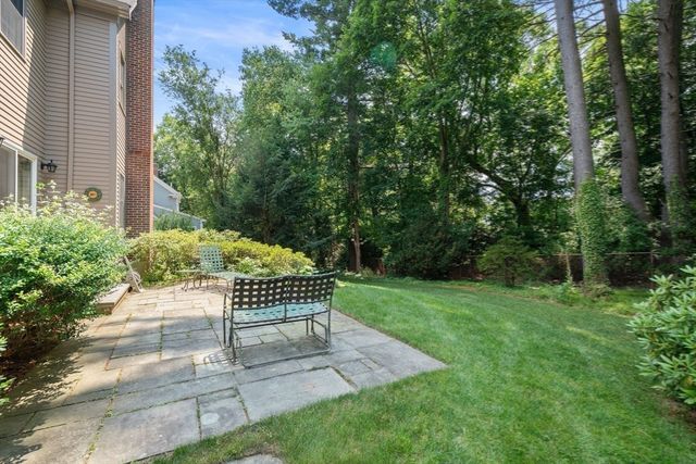 38 Upwey Rd, Wellesley, MA 02481