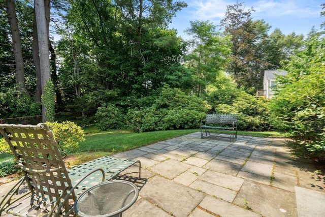 38 Upwey Rd, Wellesley, MA 02481