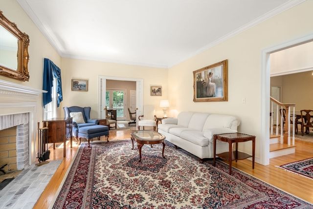 38 Upwey Rd, Wellesley, MA 02481
