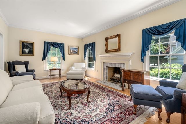 38 Upwey Rd, Wellesley, MA 02481