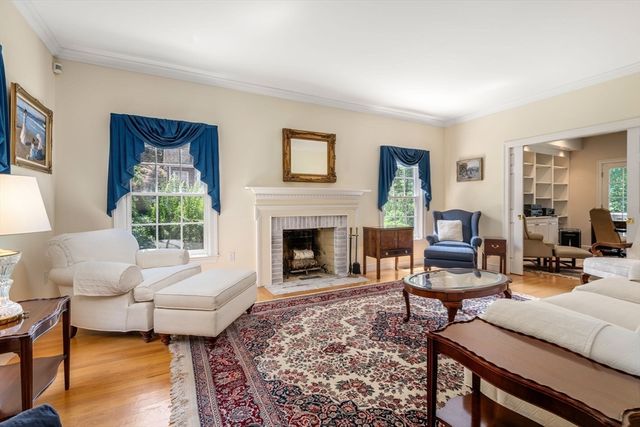 38 Upwey Rd, Wellesley, MA 02481
