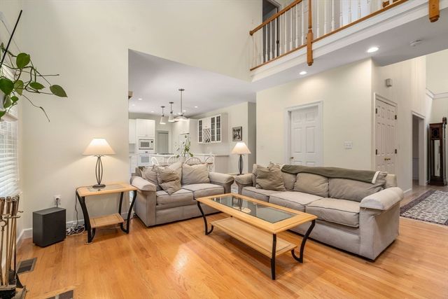 38 Upwey Rd, Wellesley, MA 02481