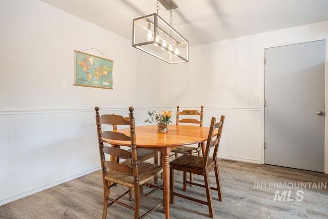 405 N 2nd St, Eagle, ID 83616