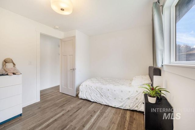 405 N 2nd St, Eagle, ID 83616