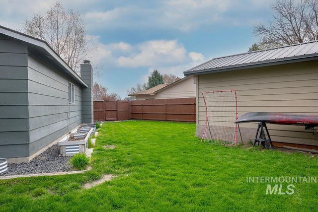405 N 2nd St, Eagle, ID 83616