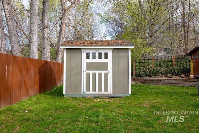 405 N 2nd St, Eagle, ID 83616