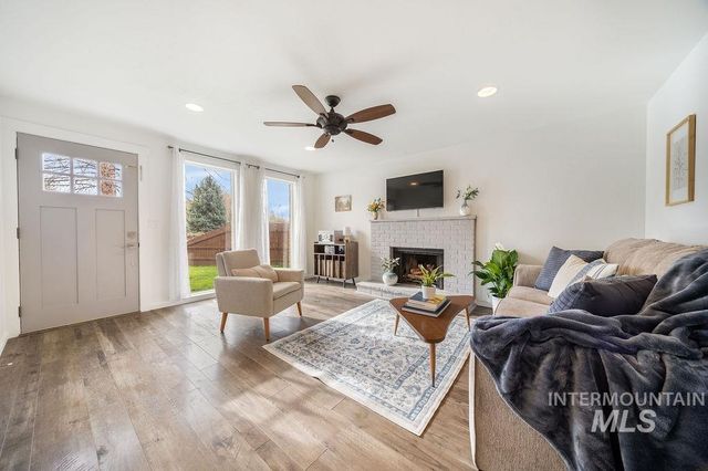 405 N 2nd St, Eagle, ID 83616