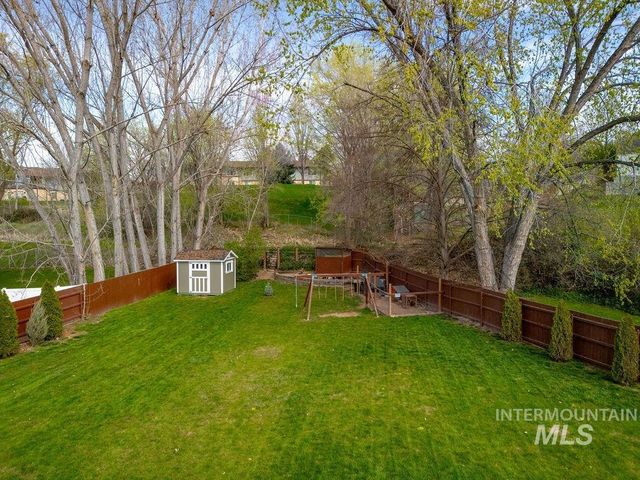 405 N 2nd St, Eagle, ID 83616