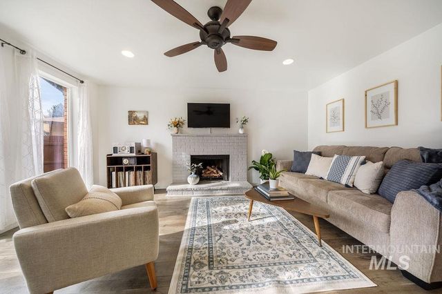 405 N 2nd St, Eagle, ID 83616