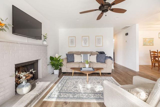 405 N 2nd St, Eagle, ID 83616