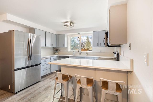 405 N 2nd St, Eagle, ID 83616