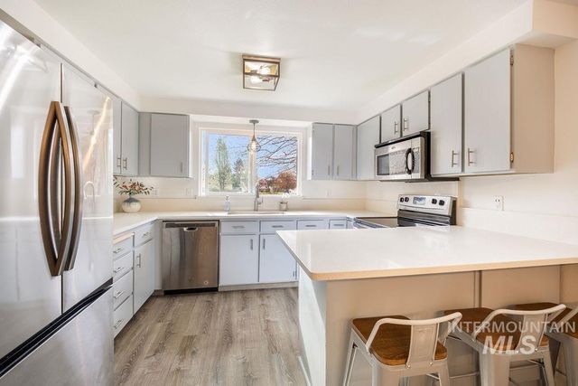 405 N 2nd St, Eagle, ID 83616