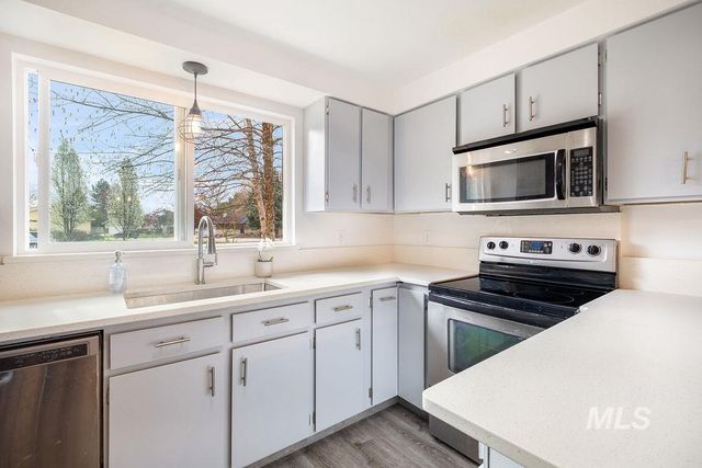 405 N 2nd St, Eagle, ID 83616