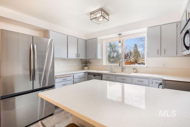 405 N 2nd St, Eagle, ID 83616