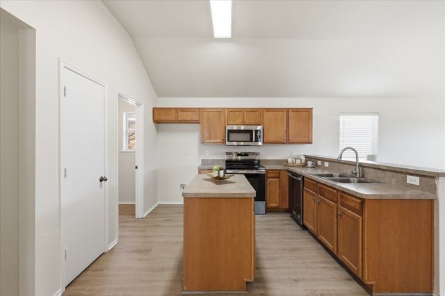 121 Kings Way Drive, Rhome, TX 76078