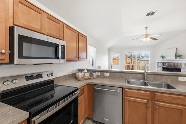 121 Kings Way Drive, Rhome, TX 76078