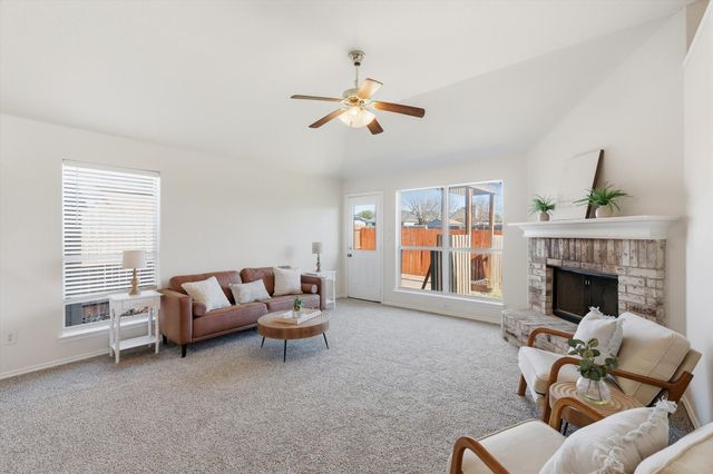 121 Kings Way Drive, Rhome, TX 76078