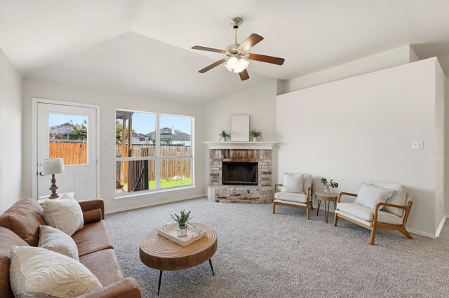 121 Kings Way Drive, Rhome, TX 76078