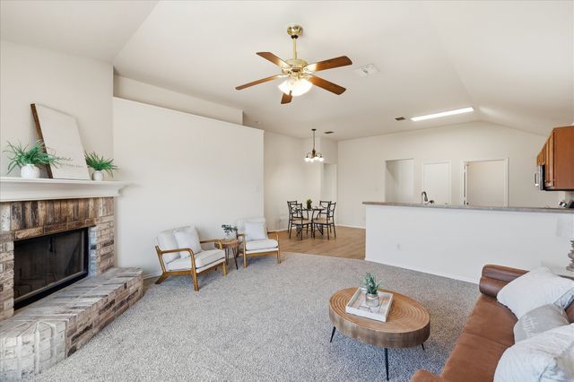 121 Kings Way Drive, Rhome, TX 76078