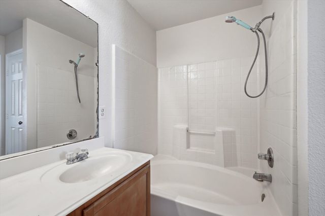 121 Kings Way Drive, Rhome, TX 76078