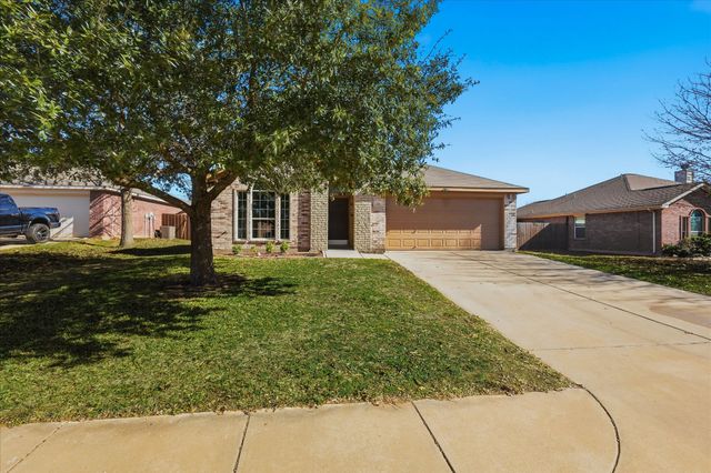 121 Kings Way Drive, Rhome, TX 76078
