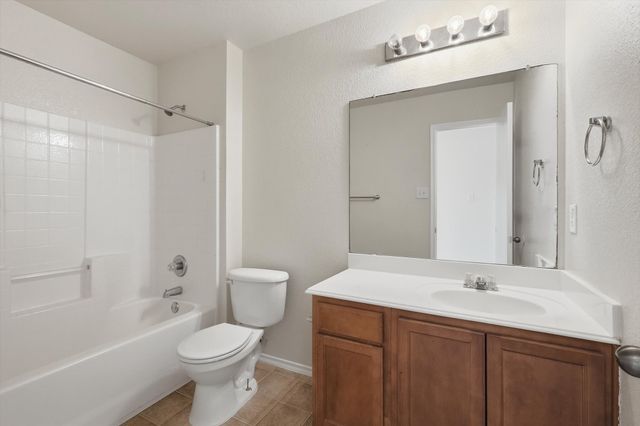 121 Kings Way Drive, Rhome, TX 76078