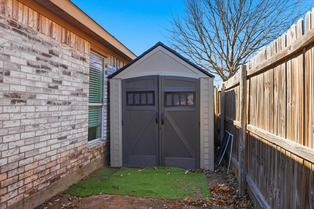 121 Kings Way Drive, Rhome, TX 76078