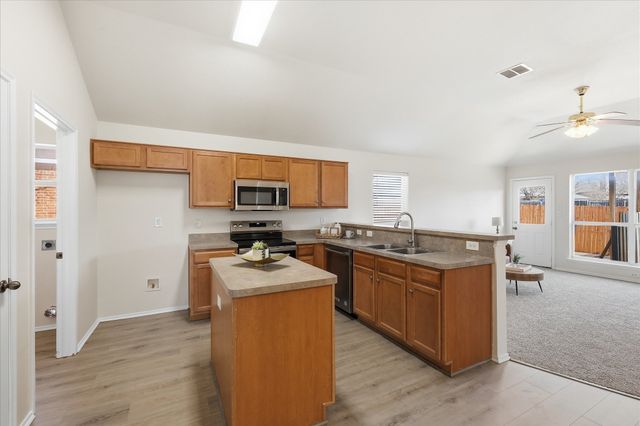 121 Kings Way Drive, Rhome, TX 76078