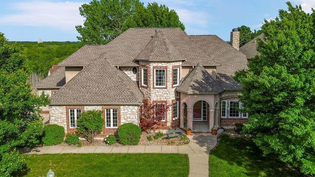 6905 N Charleston Drive, Kansas City, MO 64119