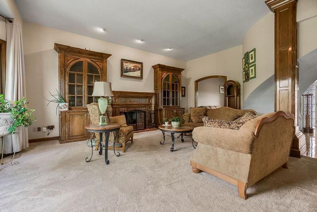 6905 N Charleston Drive, Kansas City, MO 64119