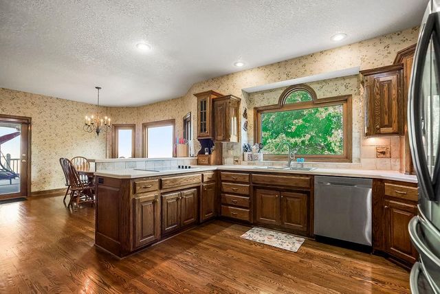 6905 N Charleston Drive, Kansas City, MO 64119