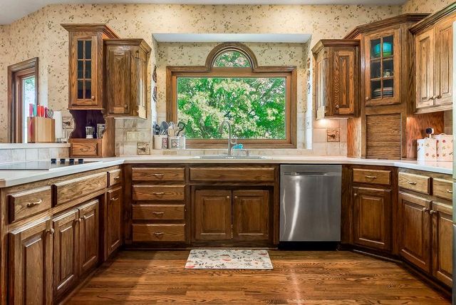 6905 N Charleston Drive, Kansas City, MO 64119