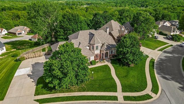 6905 N Charleston Drive, Kansas City, MO 64119
