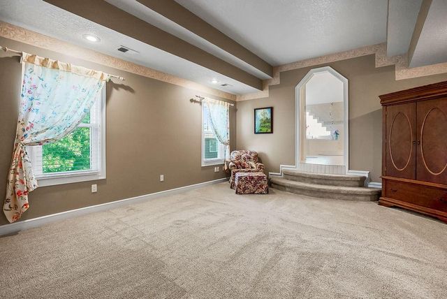 6905 N Charleston Drive, Kansas City, MO 64119