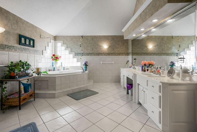 6905 N Charleston Drive, Kansas City, MO 64119