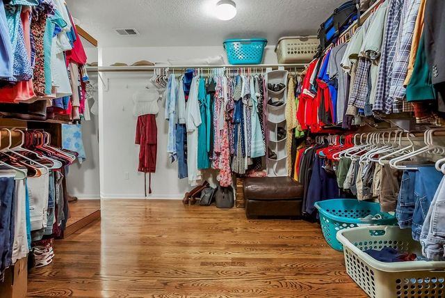 6905 N Charleston Drive, Kansas City, MO 64119