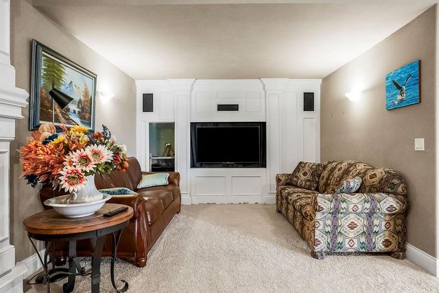 6905 N Charleston Drive, Kansas City, MO 64119