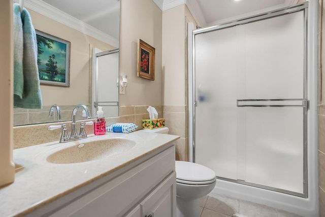 6905 N Charleston Drive, Kansas City, MO 64119