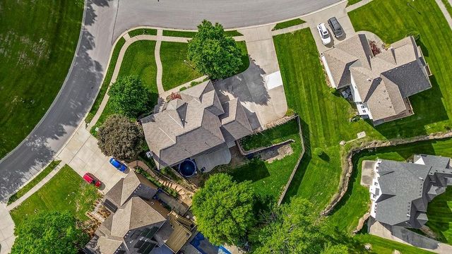 6905 N Charleston Drive, Kansas City, MO 64119