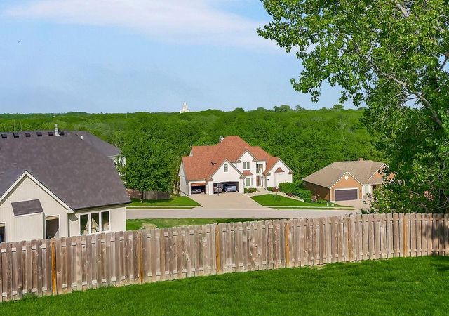 6905 N Charleston Drive, Kansas City, MO 64119
