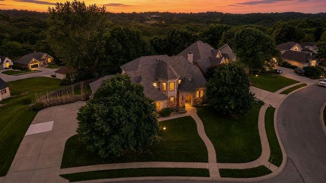 6905 N Charleston Drive, Kansas City, MO 64119
